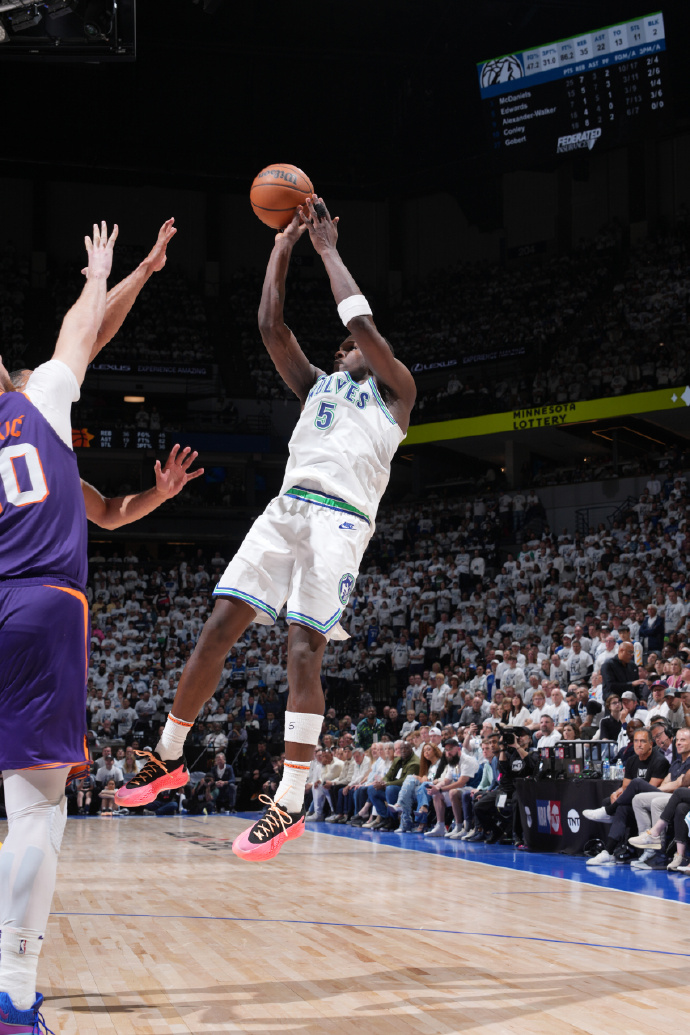 Jiuyou Sports-菲尼克斯太阳发布备战花絮，窗口期篮板制胜，法国杯任务艰巨，球探报告显示潜力